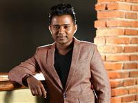 Portrait photo of the artist Asanka Sahabandu