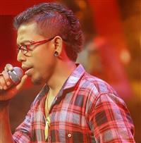 Portrait photo of the artist Chamara Weerasinghe