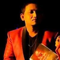 Portrait photo of the artist Darshana Dissanayake