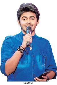 Portrait photo of the artist Dhanithi Sri