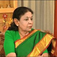 Portrait photo of the artist Jamuna Rani