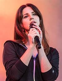 Portrait photo of the artist Lal Rosa