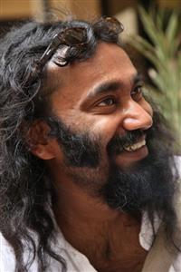 Portrait photo of the artist Nadeeka Guruge