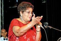 Portrait photo of the artist Nimal Jayamanna