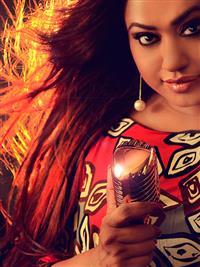 Portrait photo of the artist Nirosha Virajini