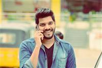 Portrait photo of the artist Noel Raj