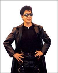 Portrait photo of the artist Raj Seneviratne