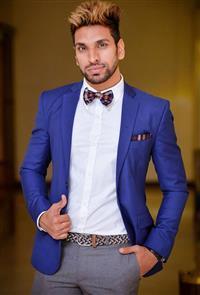 Portrait photo of the artist Sameera Weerasinghe