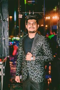 Portrait photo of the artist Sanuka Wickramasinghe