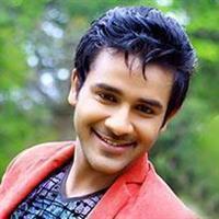 Portrait photo of the artist Saranga Disasekara