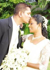 Portrait photo of the artist Sathish Perera