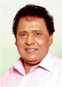 Portrait photo of the artist Wijaya Nandasiri